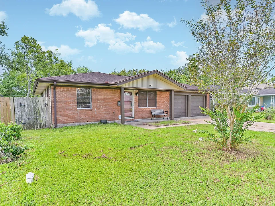 807 Temple Dr