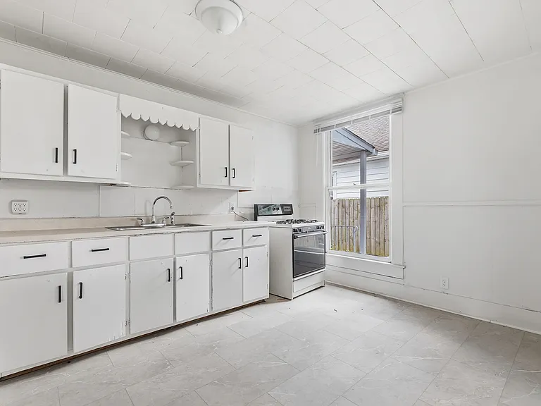 1010 W 2nd St #1 — Photo 3