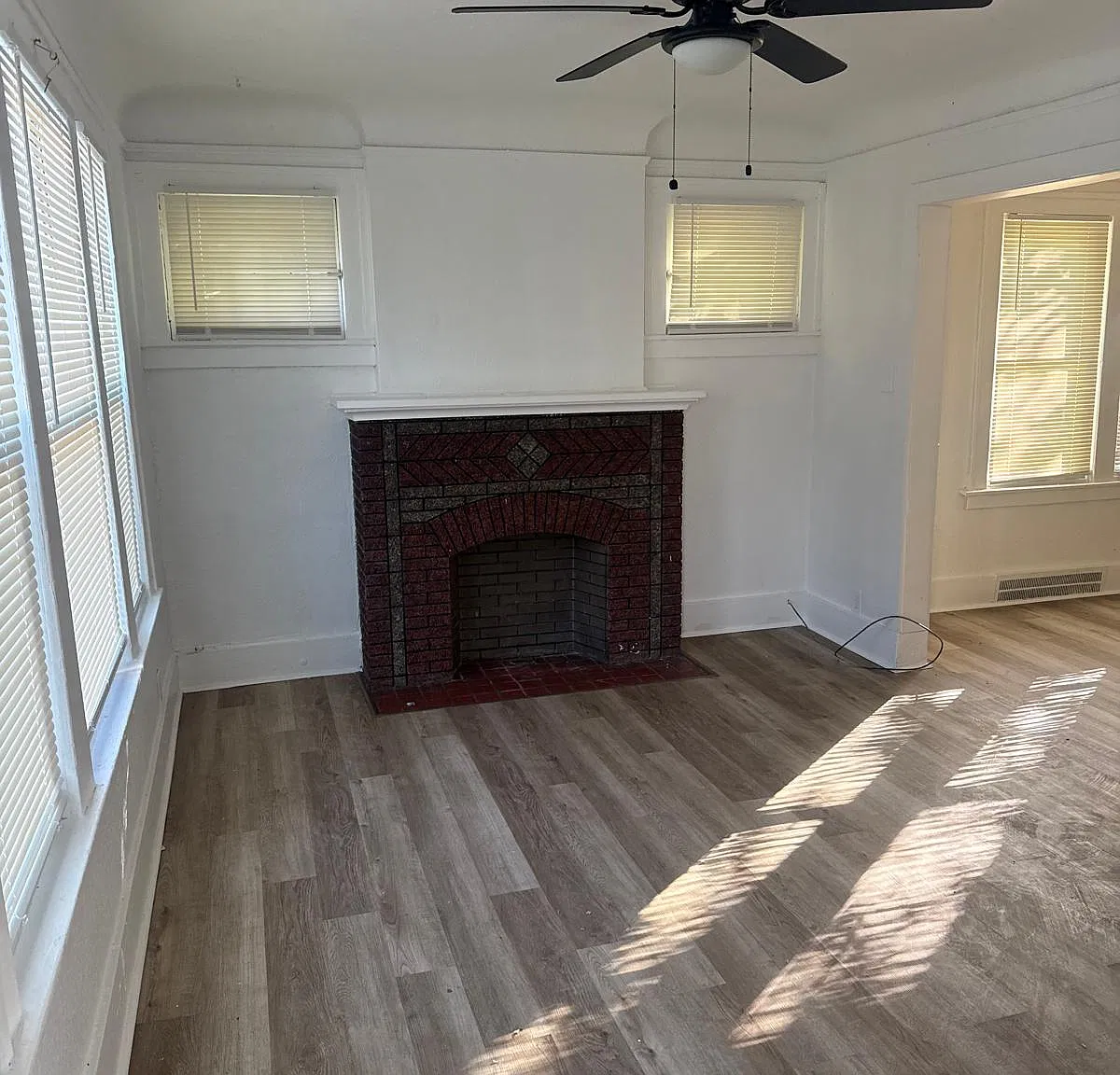3 bed, 1208 sqft, $1,400 — Photo 2