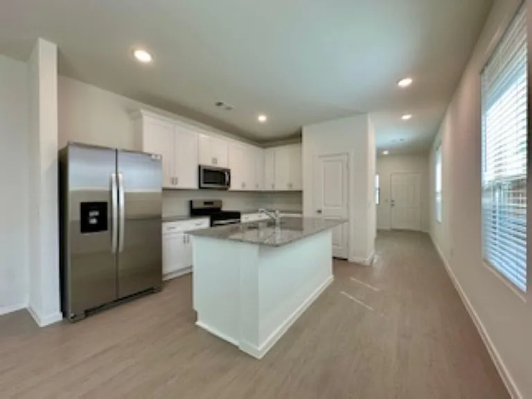 500 Kinglet Dr — Photo 1