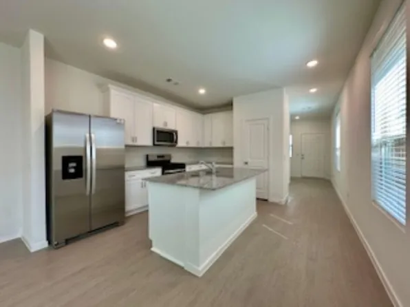 500 Kinglet Dr, Willis, TX 77378