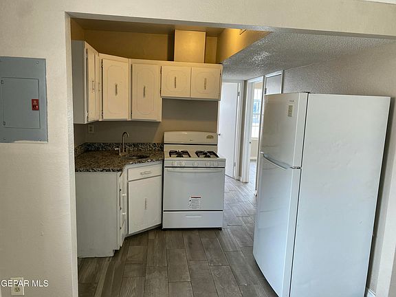 3rd image of 2927 Mobile Ave