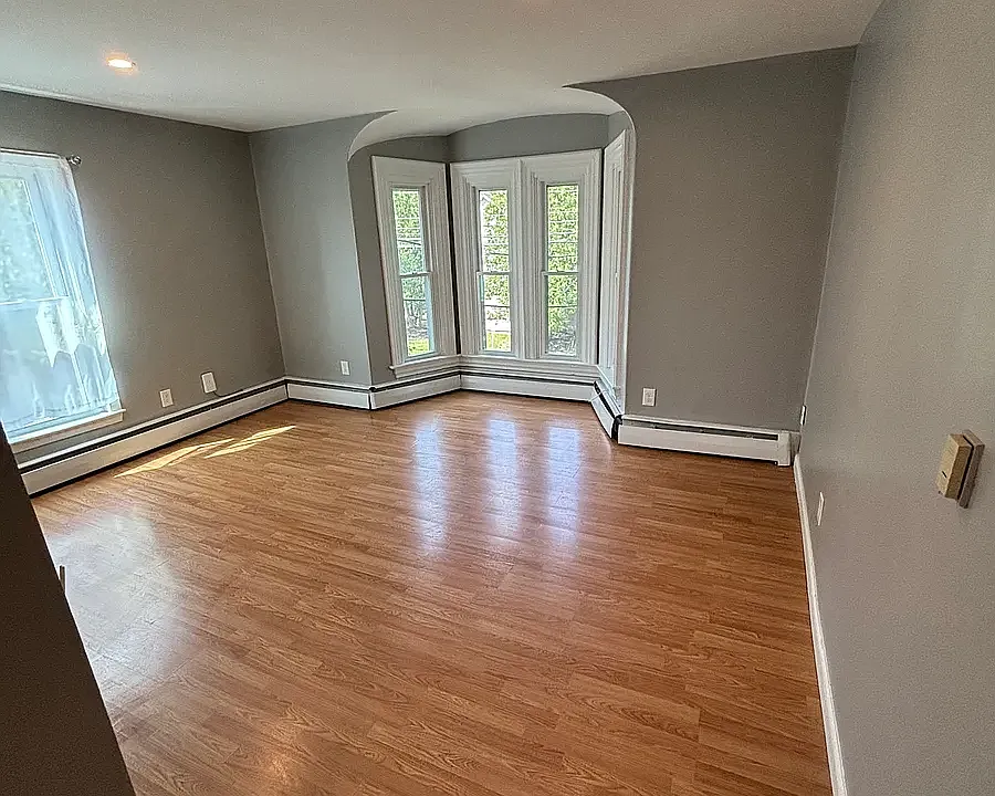 99 Main St #4