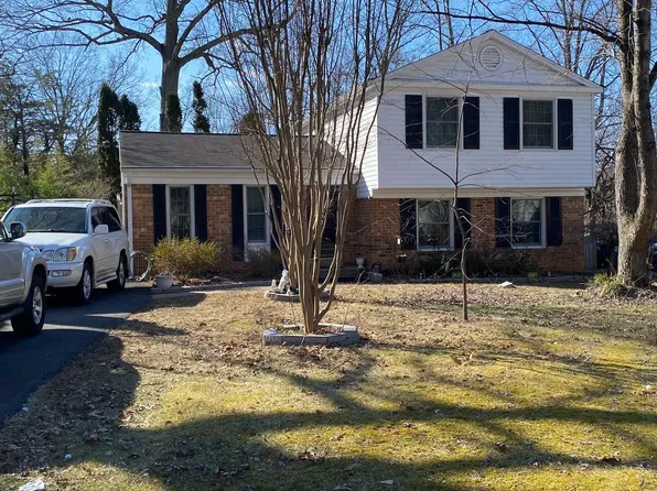 10453 Calumet Grove Dr, Fairfax, VA 22032