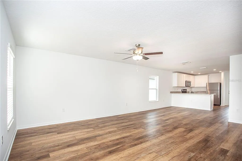 3 bed, 2.0 bath, 1279 sqft, $1,795 — Photo 4