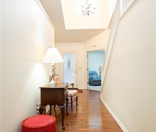 5th image of 1057 Somerset Ln