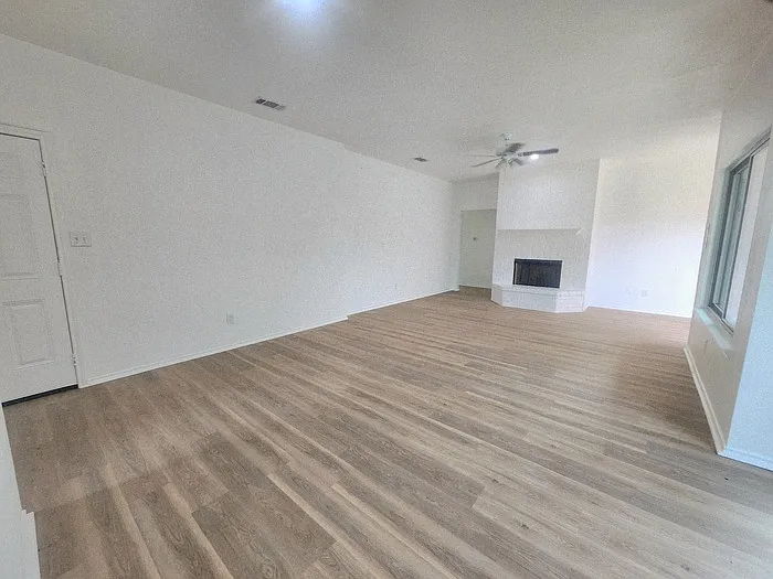 Building Photo - 802 Headwater Dr