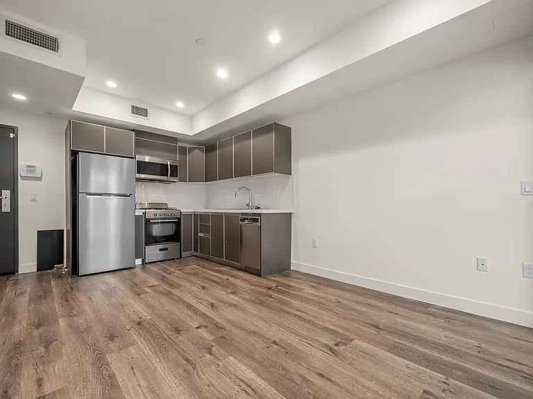 The Fairfax Flats — Photo 33