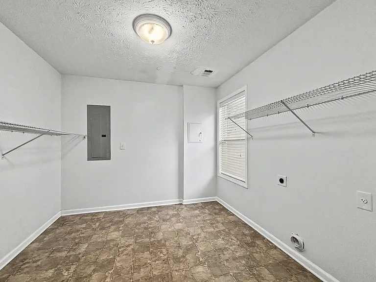 560 Lee Byrd Rd — Photo 14