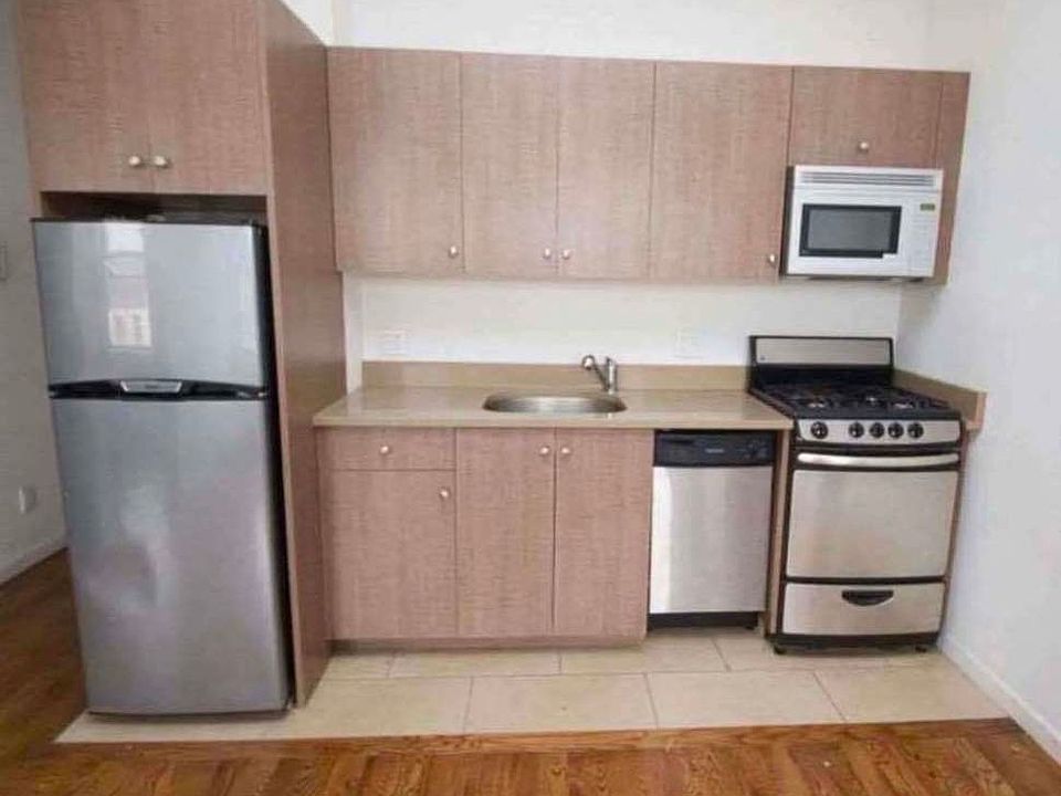 1st image of 724 Franklin Ave #2FF
