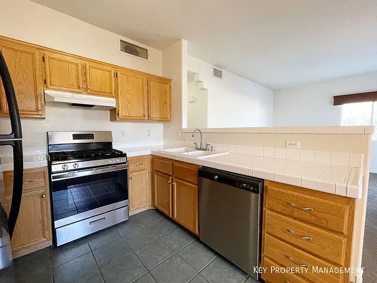 2110 N Los Feliz St #1074 — Photo 8
