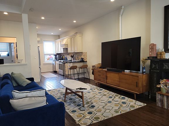 3rd image of 3116 41st St #2