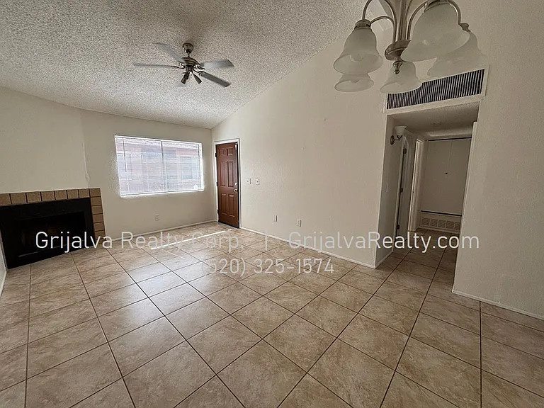 2620 Alturas — Photo 2