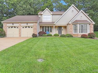 830 Whispering Meadows Dr, Ballwin, MO 63021