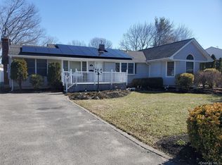 98 Fawn Lane E, South Setauket, NY 11720