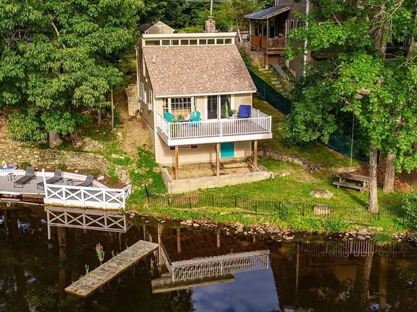 155 Off Pond St, Dunstable, MA 01827