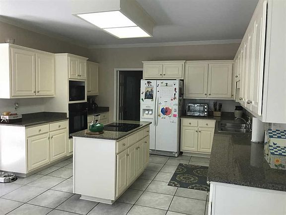 5th image of 400 E Woodbury Ln