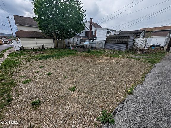 3rd image of 907-909 27th St