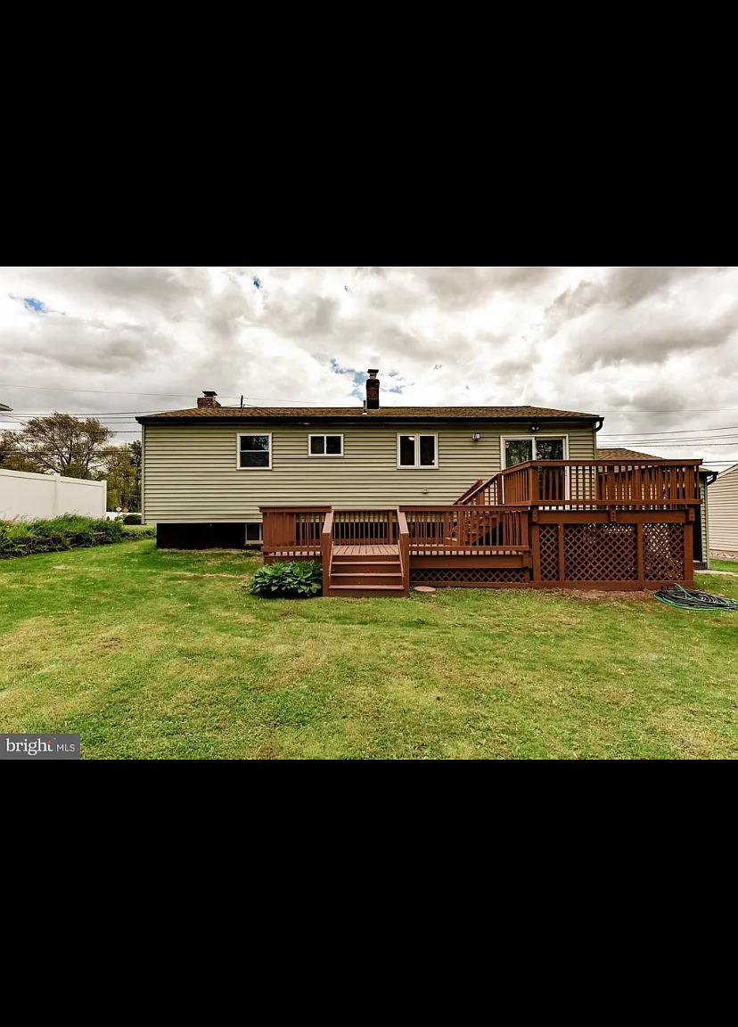 4 bed, 2076 sqft, $3,200 — Photo 2