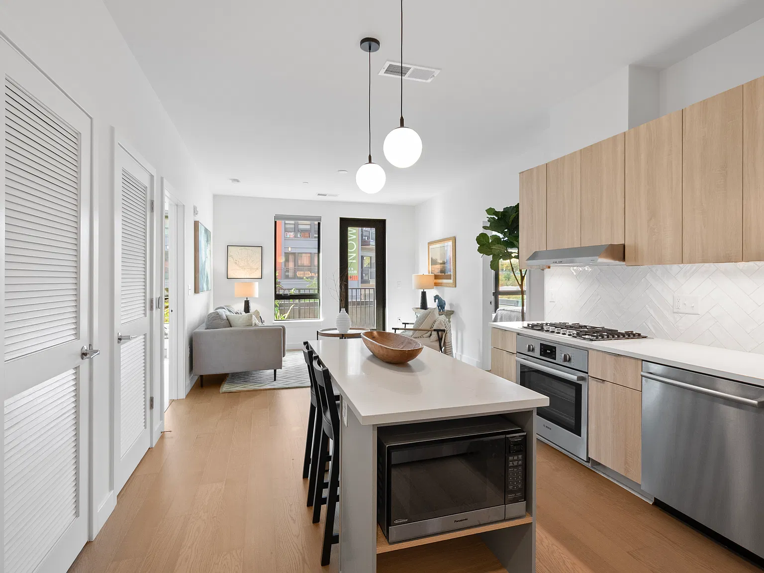 2 bed, 2000 sqft, $3,200 — Photo 2
