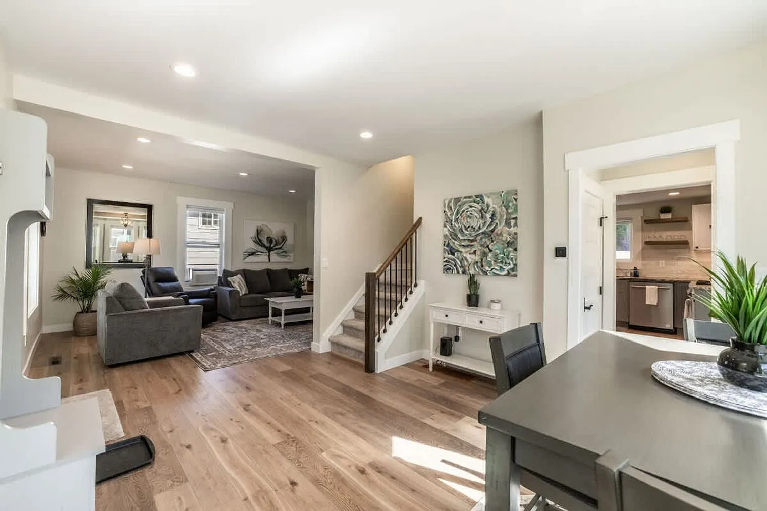 3 bed, 2.0 bath, 1399 sqft, $6,662 — Photo 3