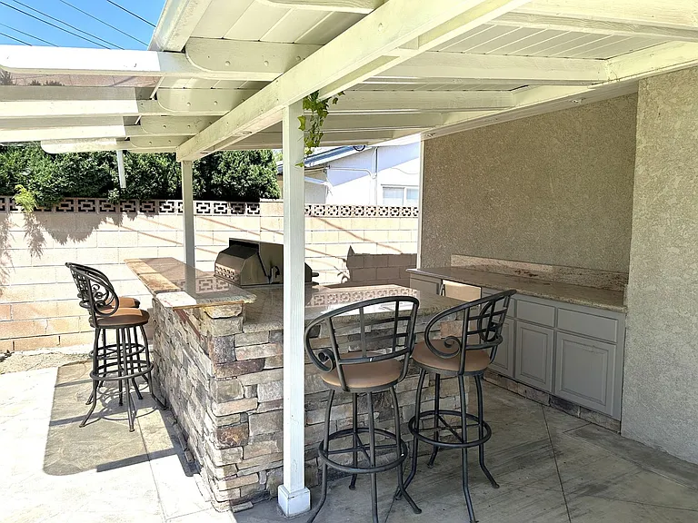 1420 E Lomita Ave — Photo 15