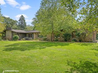 211 Greenwood Dr, Elgin, IL 60120