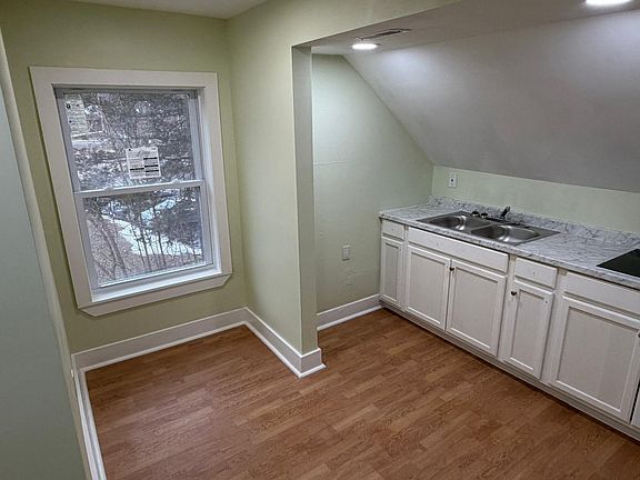 3rd image of 435 N High St #2