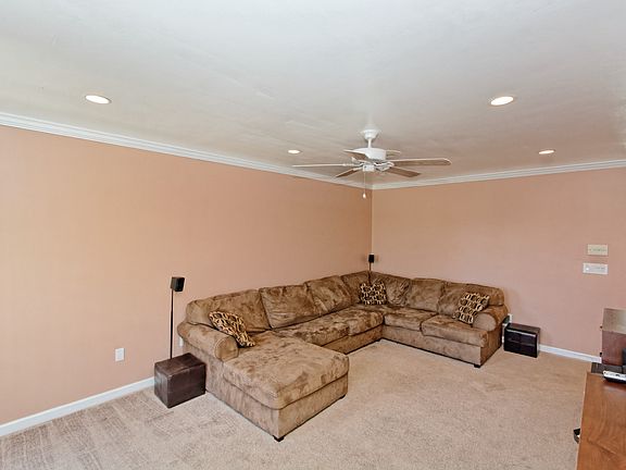 2nd image of 10 Kimberly Ct