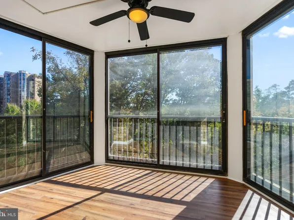 5902 Mount Eagle Dr APT 202, Alexandria, VA 22303