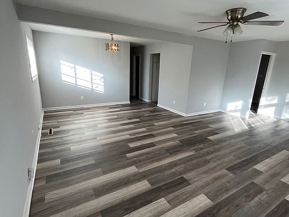 3rd image of 4652 Broadhurst Dr