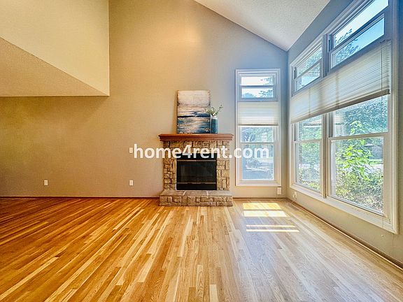 5th image of 15297 Newton Dr