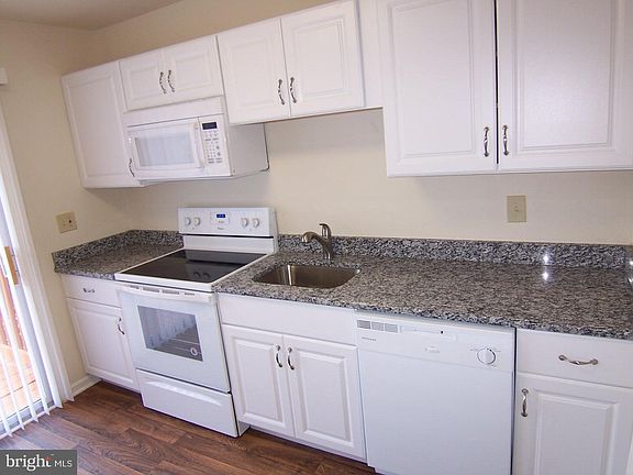 4th image of 723 Clifton Ter