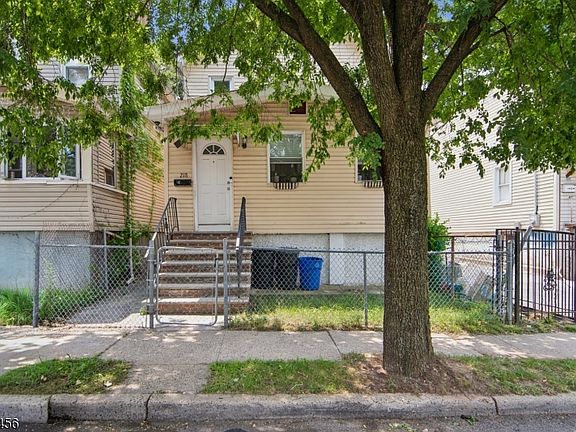 3rd image of 218 Wallace St