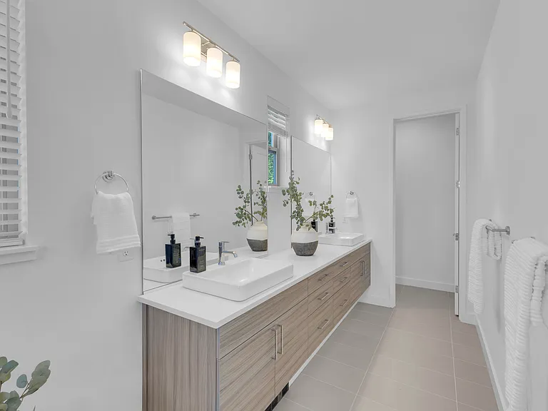13511 SE 68th Pl — Photo 17