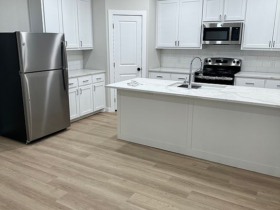 3rd image of 206 S Spencer St #206