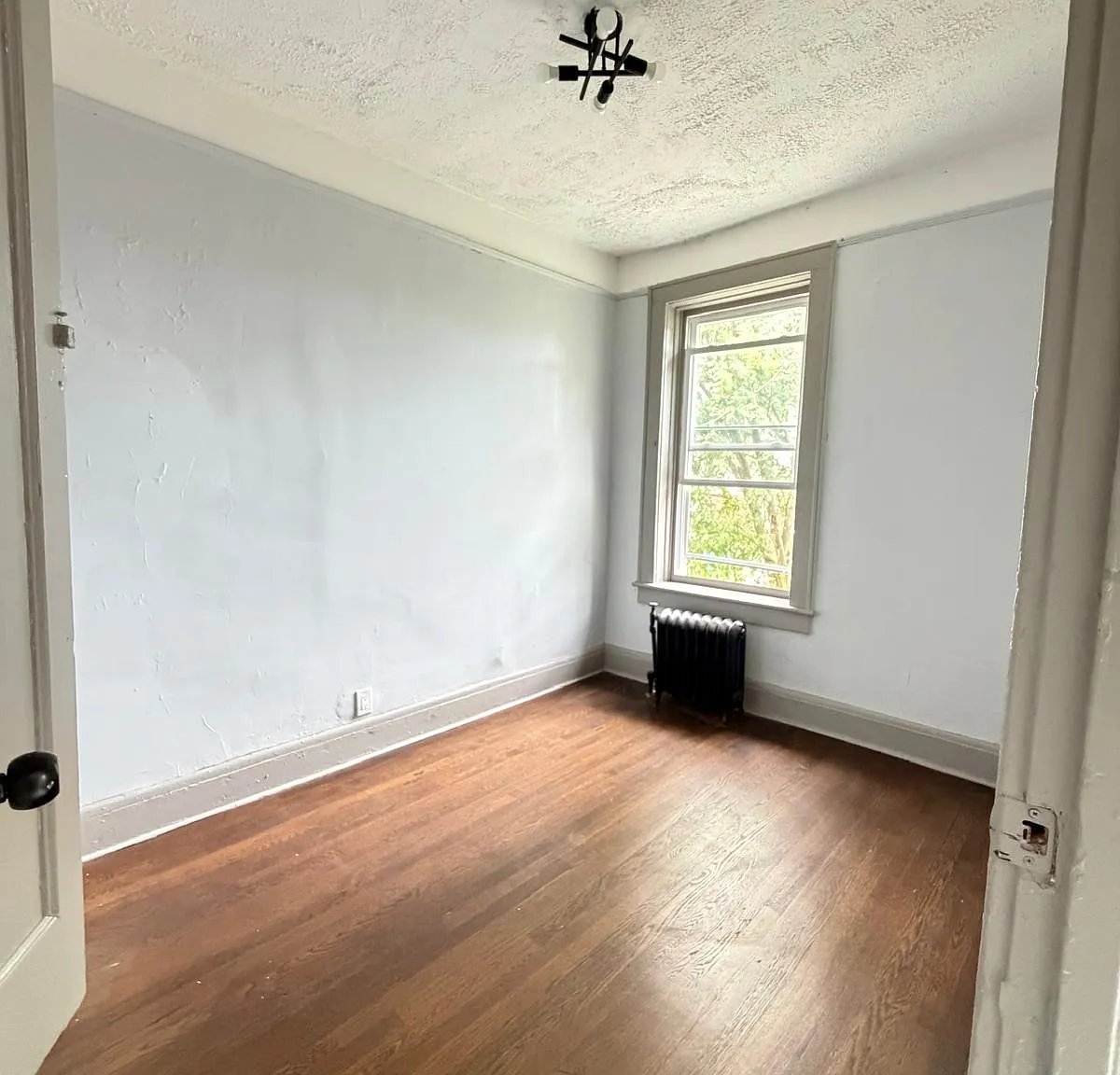 3 bed, 1000 sqft, $2,250 — Photo 2