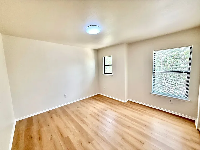 13229 Coomes Dr — Photo 13