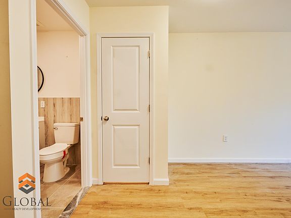 4th image of 3825 Carpenter Ave #3A