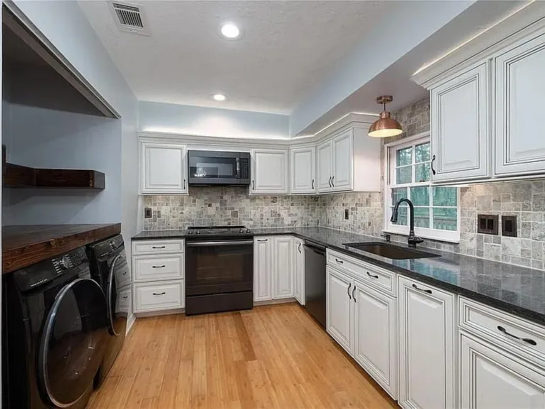 5211 SW 86th Ter — Photo 10
