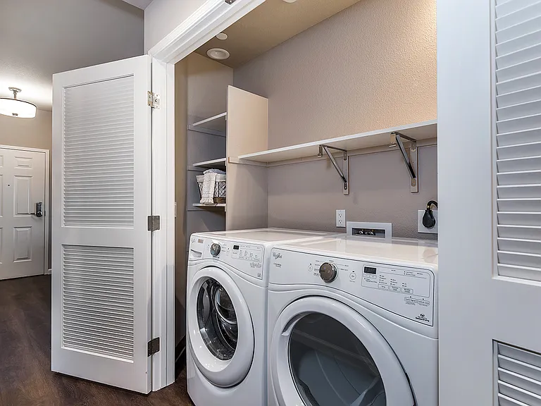 Canyon Oaks Luxury Apartments — Photo 46