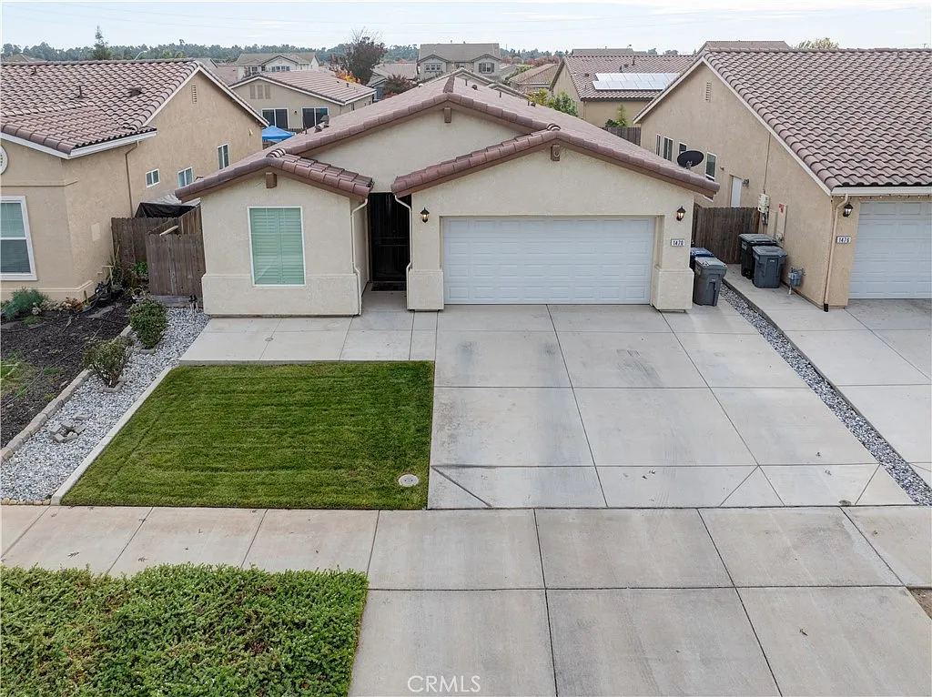 1470 Dynes St photo 1