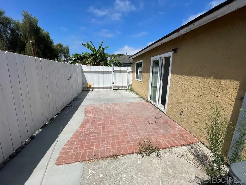 3 bed, 2.0 bath, 900 sqft, $3,400 — Photo 2