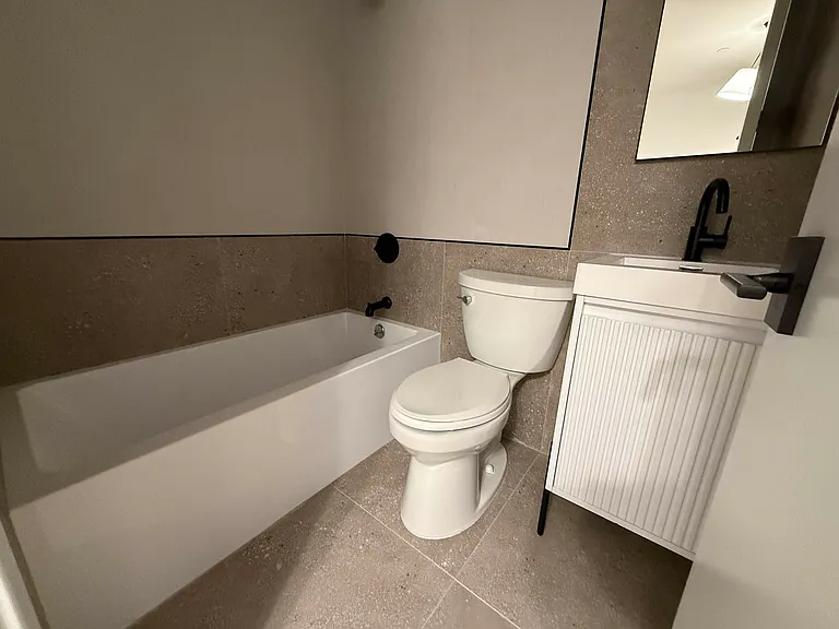 2911 Avenue D #2F — Photo 8