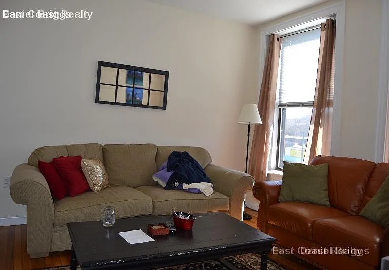 1942 Beacon St #3 — Photo 3