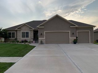 802 SW Powell Dr, Oak Grove, MO 64075