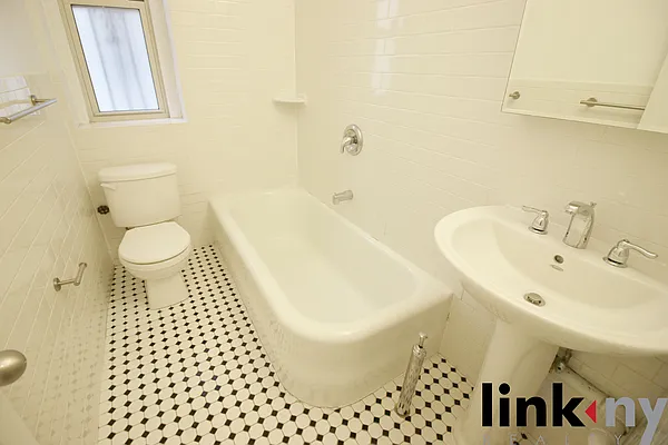 Rented by Link NY Realty | media 18