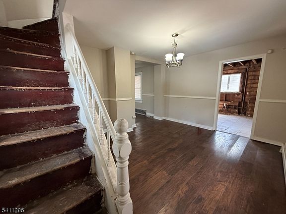 5th image of 107 Franklin Ave