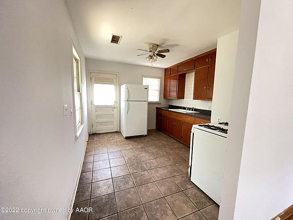 3rd image of 516 Park Ave
