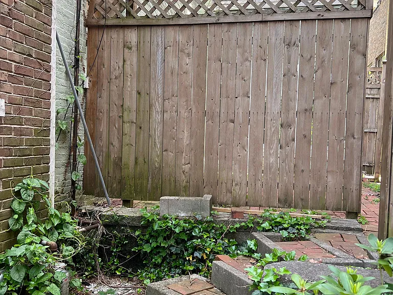 922 W Berry St — Photo 9